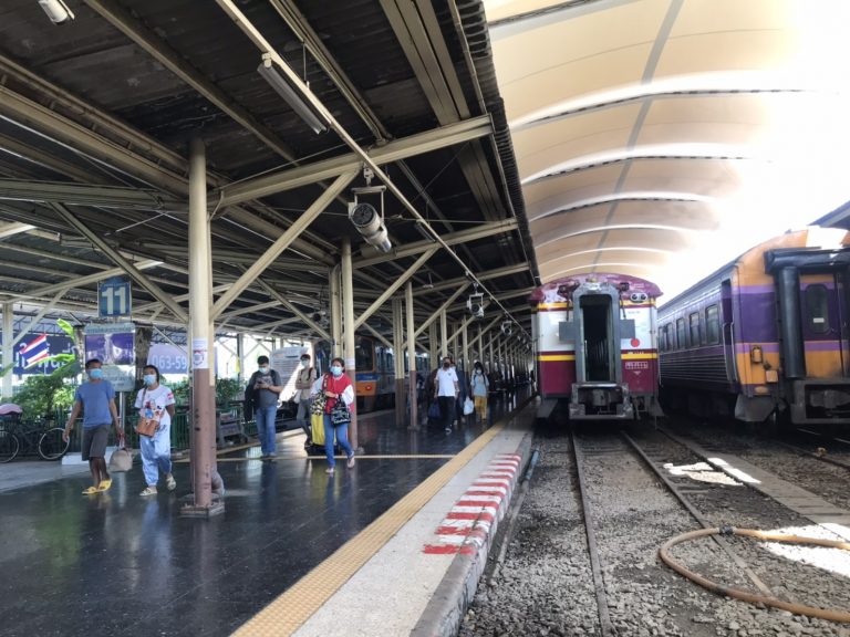 การรถไฟแห่งประเทศไทย พร้อมรับผู้โดยสารในเที่ยวกลับเข้ากรุงเทพในวันนี้ โดยเพิ่มขบวนรถพิเศษช่วยการโดยสาร ในวันที่ 3 มกราคม 2564 จำนวน 4 ขบวน และวันที่ 4 มกราคม 2564 จำนวน 1 ขบวน รวม 5 ขบวน