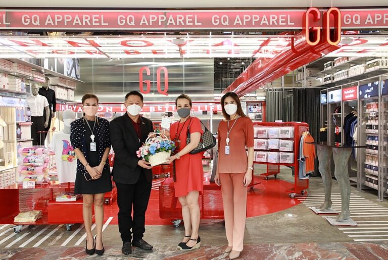 เอ็ม บี เค เซ็นเตอร์ มอบดอกไม้แสดงความยินดี เปิดร้าน GQ คอนเซ็ป