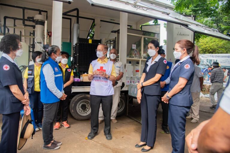 สภากาชาดไทย ลงพื้นที่ให้ความช่วยเหลือผู้ประสบอุทกภัยในพื้นที่จังหวัดลพบุรี