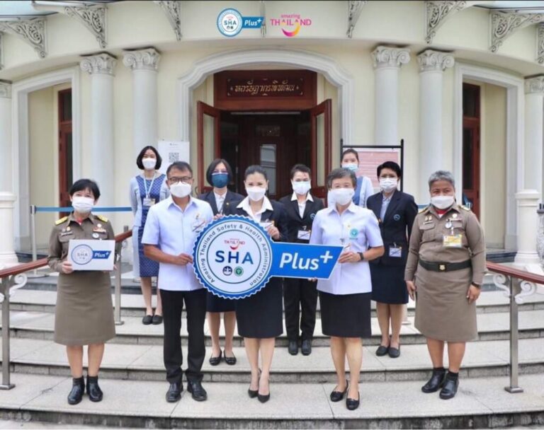 ททท. จัดพิธีมอบตราสัญลักษณ์ SHA Plus แก่พระบรมมหาราชวัง