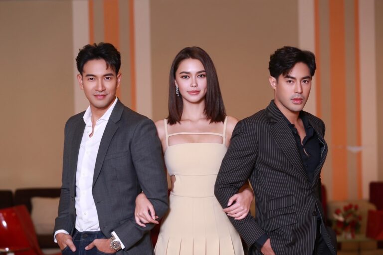 ผู้จัด “เมย์ ปทิดา” นำทีม “เกรท วรินทร-แพทริเซีย” แฉเบื้องหลัง “ปมเสน่หา” สุดจี๊ด ในรายการ “เปิดกองวิก 3”