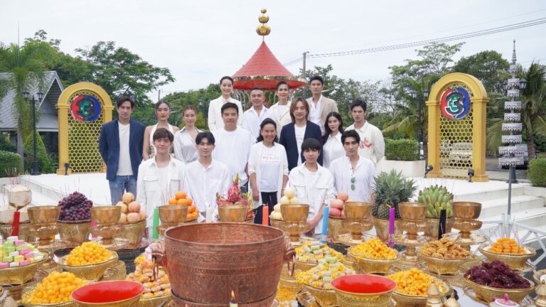 CHANGE2561 บวงสรวงละครดราม่า “รากแก้ว” คริส หอวัง ประชัน เก้า สุภัสสรา พร้อมด้วยเหล่านักแสดงคุณภาพการันตีความเข้มข้น