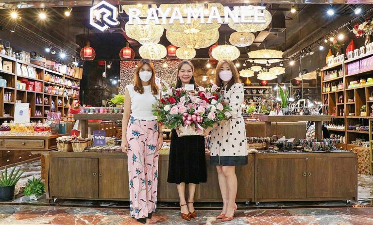 เอ็ม บี เค เซ็นเตอร์ แสดงความยินดีเปิดร้าน RAYAMANEE คอนเซปต์ใหม่ เพิ่มไลน์สินค้าเครื่องประดับ ครบเครื่องผลิตภัณฑ์สปาเครื่องหอม สินค้าความงาม รองรับดีมานด์ลูกค้าต่างชาติ